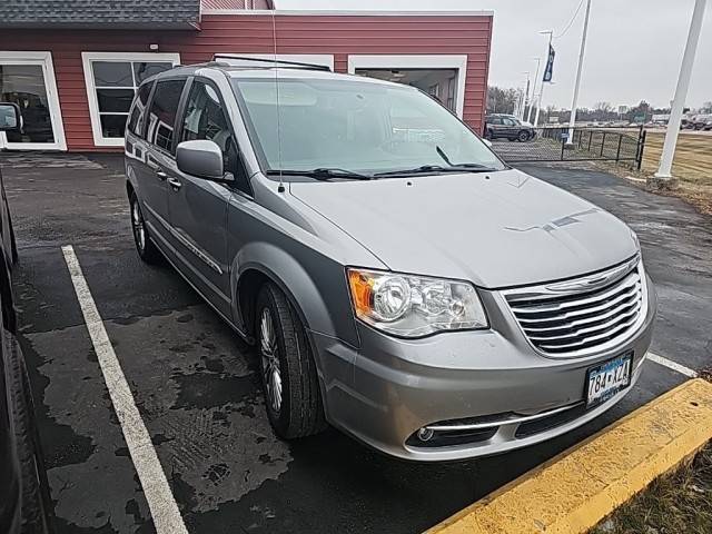 2016 Chrysler Town and Country Touring-L FWD photo