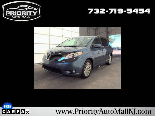 2017 Toyota Sienna XLE FWD photo