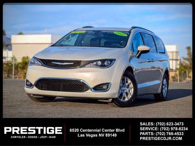 2017 Chrysler Pacifica Minivan Touring Plus FWD photo