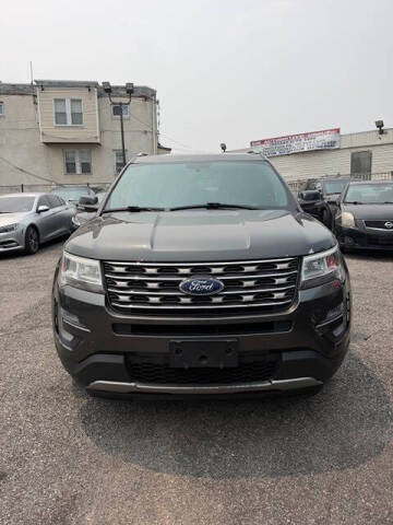 2017 Ford Explorer XLT 4WD photo