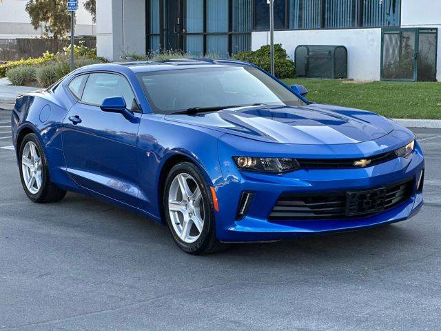 2017 Chevrolet Camaro 2LT RWD photo