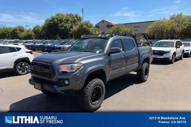 2017 Toyota Tacoma SR5 4WD photo