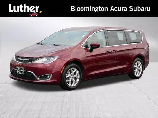 2017 Chrysler Pacifica Minivan Touring Plus FWD photo