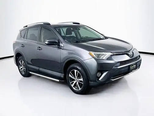 2017 Toyota RAV4 XLE FWD photo