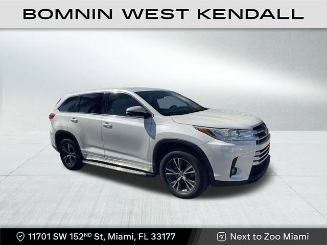 2017 Toyota Highlander LE Plus FWD photo