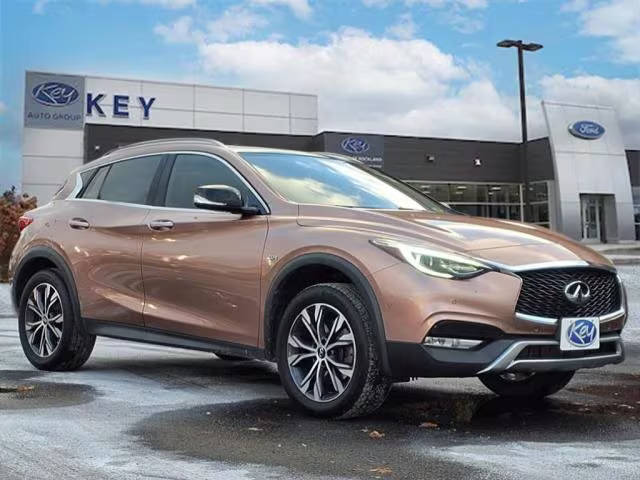 2018 Infiniti QX30 Premium AWD photo