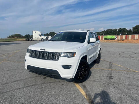 2017 Jeep Grand Cherokee Altitude RWD photo