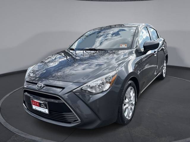 2017 Toyota Yaris FWD photo