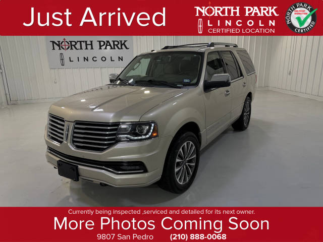 2017 Lincoln Navigator Select RWD photo