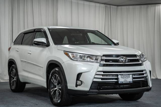 2017 Toyota Highlander LE Plus AWD photo