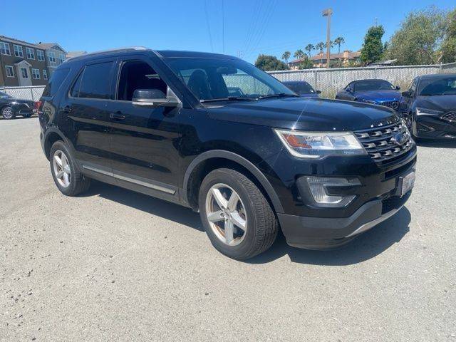 2017 Ford Explorer XLT 4WD photo