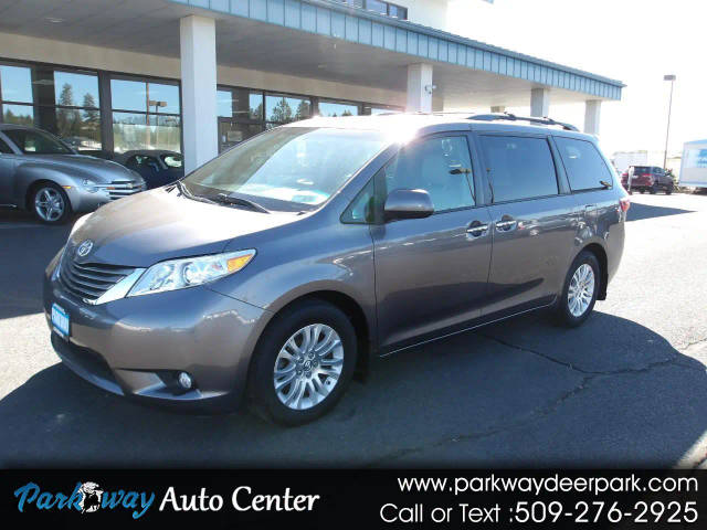 2017 Toyota Sienna XLE FWD photo