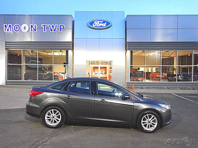 2017 Ford Focus SE FWD photo