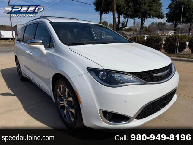 2017 Chrysler Pacifica Minivan Limited FWD photo