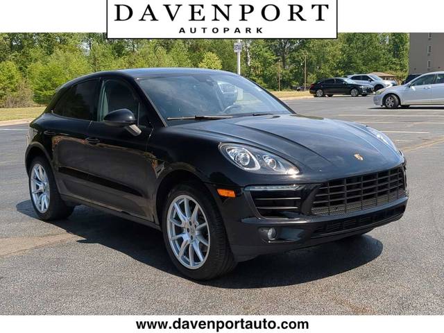 2017 Porsche Macan AWD photo
