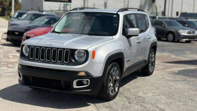 2017 Jeep Renegade Latitude FWD photo