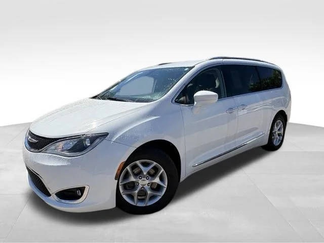 2017 Chrysler Pacifica Minivan Touring-L Plus FWD photo