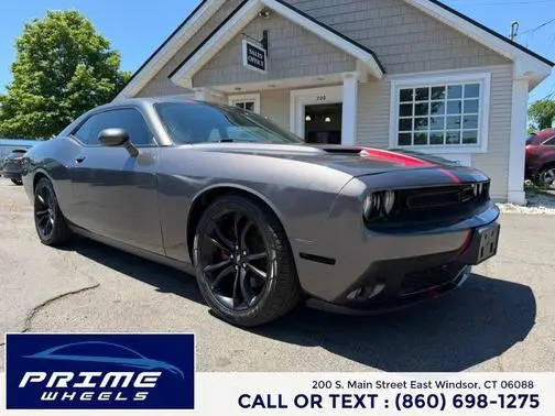 2017 Dodge Challenger SXT RWD photo