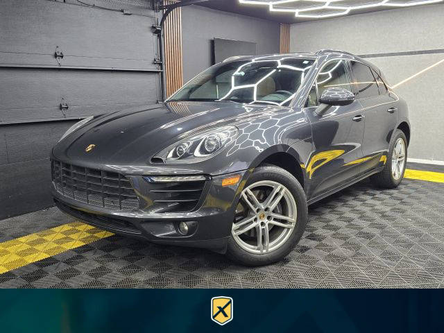 2017 Porsche Macan  AWD photo