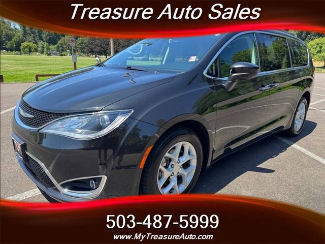 2017 Chrysler Pacifica Minivan Touring Plus FWD photo