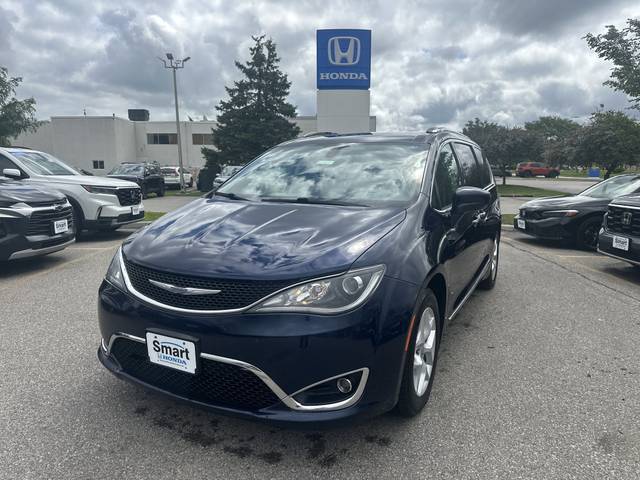 2017 Chrysler Pacifica Minivan Touring-L Plus FWD photo