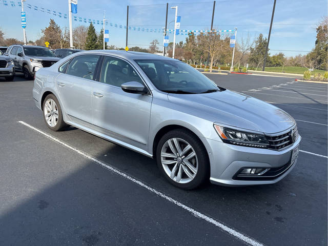 2017 Volkswagen Passat 1.8T SEL Premium FWD photo
