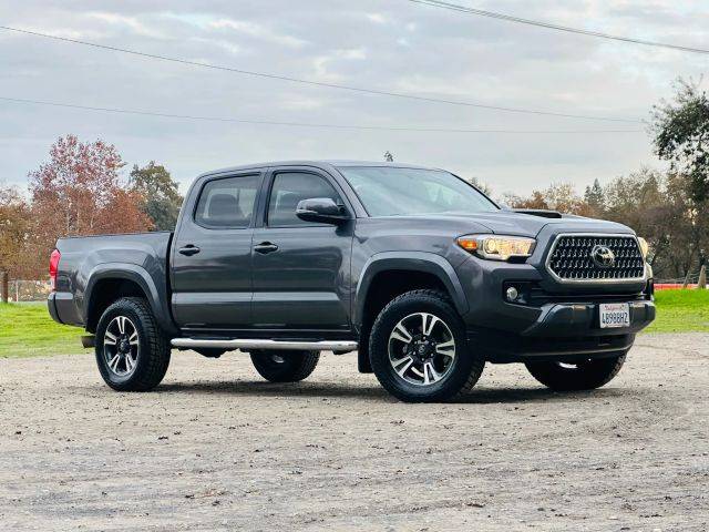 2017 Toyota Tacoma TRD Sport 4WD photo