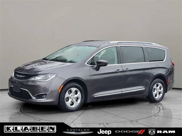 2017 Chrysler Pacifica Minivan Touring-L Plus FWD photo