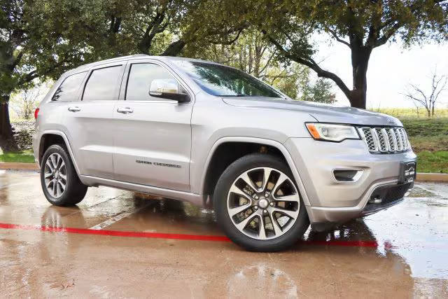 2017 Jeep Grand Cherokee Overland RWD photo