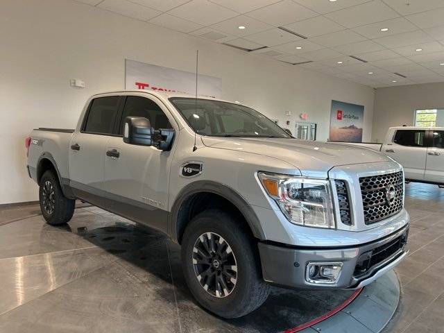 2017 Nissan Titan PRO-4X 4WD photo