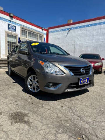 2017 Nissan Versa SV FWD photo