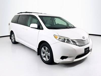 2017 Toyota Sienna LE FWD photo