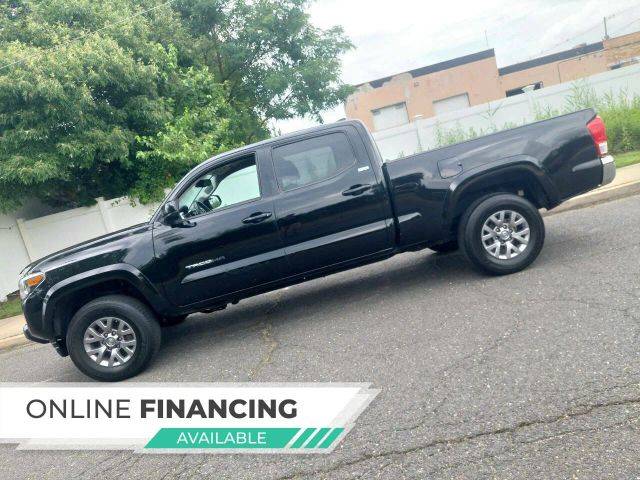 2017 Toyota Tacoma SR5 4WD photo