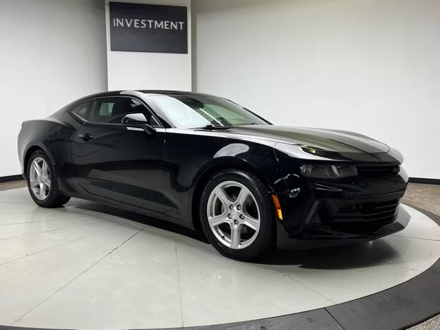 2017 Chevrolet Camaro 1LT RWD photo