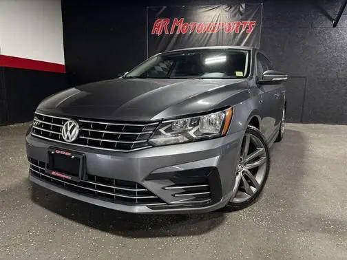 2017 Volkswagen Passat R-Line w/Comfort Pkg FWD photo