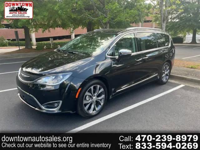 2017 Chrysler Pacifica Minivan Limited FWD photo