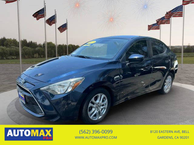 2017 Toyota Yaris FWD photo