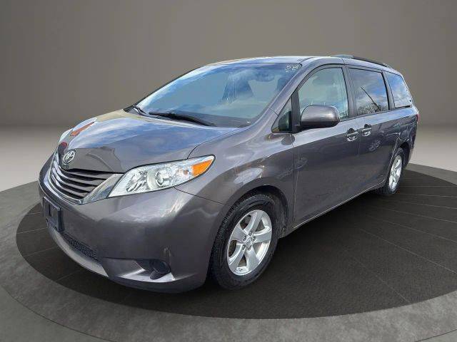 2017 Toyota Sienna LE FWD photo