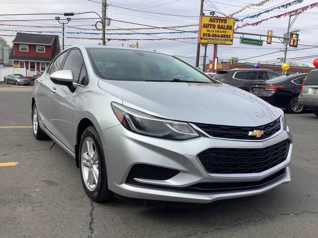 2017 Chevrolet Cruze LT FWD photo