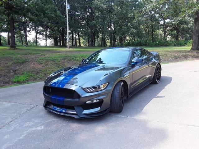 2017 Ford Mustang Shelby GT350 RWD photo