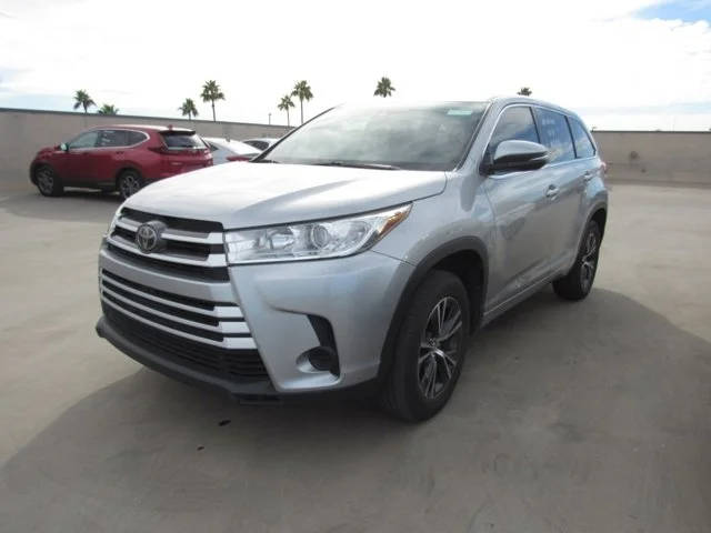 2017 Toyota Highlander LE FWD photo