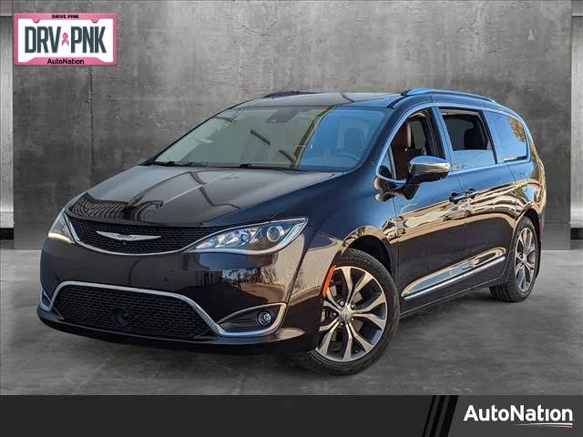 2017 Chrysler Pacifica Minivan Limited FWD photo