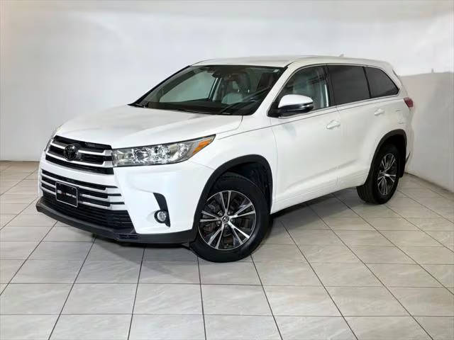 2017 Toyota Highlander LE Plus AWD photo