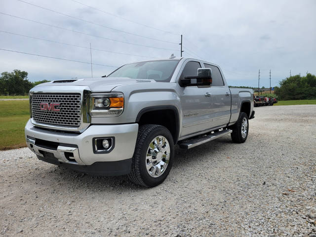 2017 GMC Sierra 2500HD Denali 4WD photo