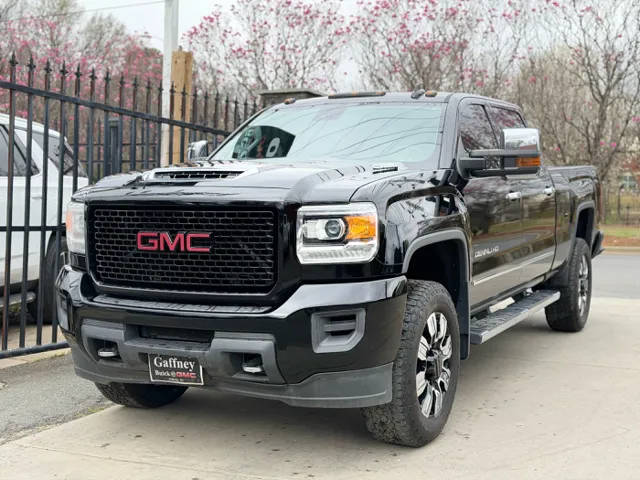 2017 GMC Sierra 2500HD Denali 4WD photo