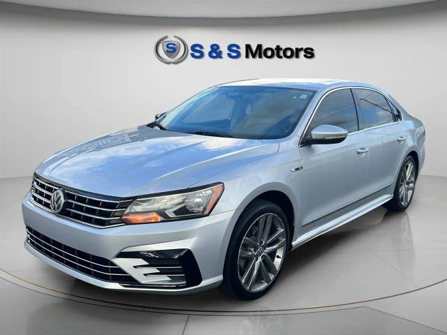 2017 Volkswagen Passat R-Line w/Comfort Pkg FWD photo