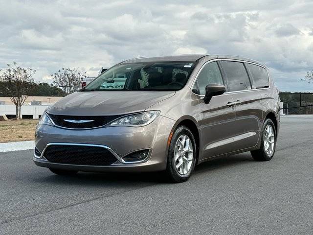 2017 Chrysler Pacifica Minivan Touring Plus FWD photo