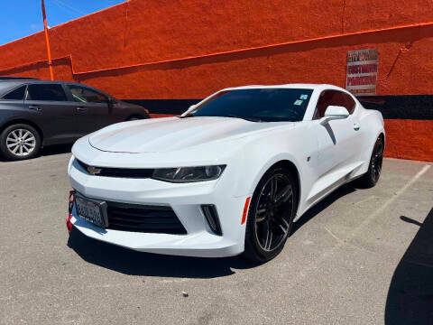 2017 Chevrolet Camaro 1LT RWD photo