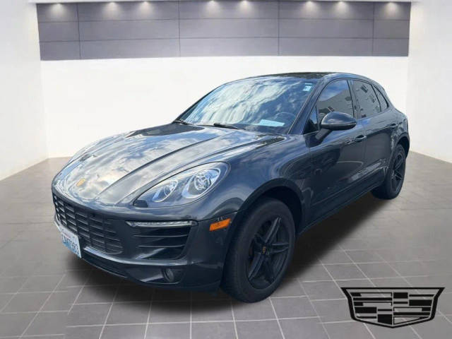 2017 Porsche Macan  AWD photo