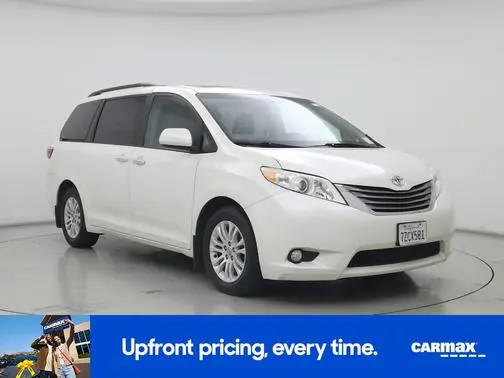 2017 Toyota Sienna XLE FWD photo